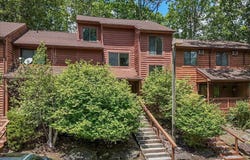 213 Falls Circle, Bushkill, PA 18324