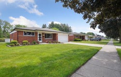 27450 El Capitan Drive, Warren, MI 48092