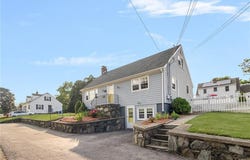 1 Adelaide Avenue, Bristol, RI 02809