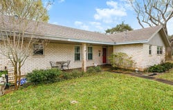 948 Oak Avenue, Rockport, TX 78382