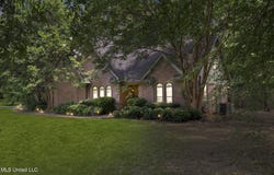 6760 Autumn Oaks Drive, Olive Branch, MS 38654
