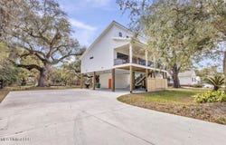 218 Thomas Street, Bay Saint Louis, MS 39520