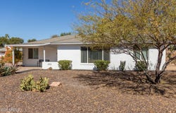 2902 E AVALON Drive, Phoenix, AZ 85016