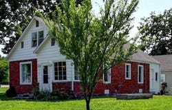 8 S Mulberry Street, Louisburg, KS 66053