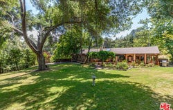 1064 Meadows End Dr, Calabasas, CA 91302