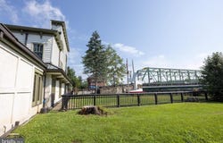 15 E BRIDGE STREET, NEW HOPE, PA 18938