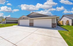2865 S Cedar Crest Ct, Wichita, KS 67215