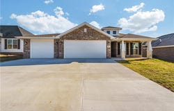 171  N Magazine  ST, Prairie Grove, AR 72753