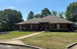 907 Briarwood Place, Durant, OK 74701
