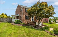 104 Textor Dr, N Versailles, PA 15137
