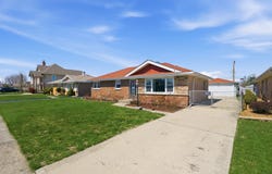 7824 W 74th Street, Bridgeview, IL 60455