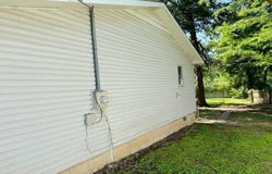 614 E Division Street, Bolivar, MO 65613