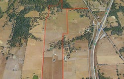 2745 Holub Rd, Schulenburg, TX 78956