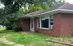10000 Knollcrest Drive, Riverview, MO 63136