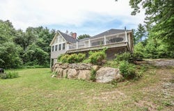 4 Fieldstone Dr, Hooksett, NH 03106