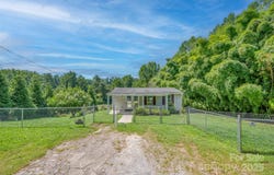 1380 Old Dana Road, Hendersonville, NC 28792