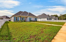 818 Old Spanish Trail, Bay Saint Louis, MS 39520