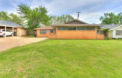 104 Oakside Drive, Moore, OK 73160