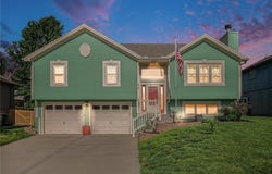 212 Hampton Drive, Smithville, MO 64089