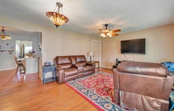 6304 Mount Everest Dr, Louisville, KY 40216