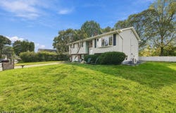 424 S 1St St, Lopatcong Twp., NJ 08865-1904