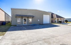 211 W Eastbank Ave, Gonzales, LA 70737