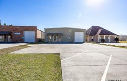 211 W Eastbank Ave, Gonzales, LA 70737