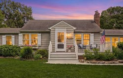 20600 Carson Road, Deephaven, MN 55331