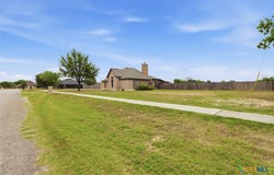 197 Thomas Drive, Martindale, TX 78655