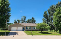 461 Pin Oak Dr, Ida Grove, IA 51445