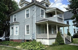 16 Lincoln St, Chicopee, MA 01020