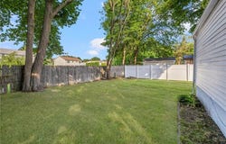 14 Center Court, Warwick, RI 02889