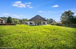2 Valleywood Ct, Carrollton, KY 41008