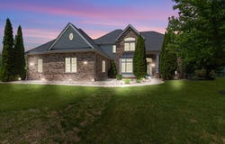 7740 W Rolling Field Dr, Mequon, WI 53097