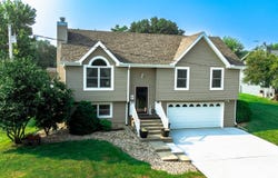 804 E 4th St, Cameron, MO 64429
