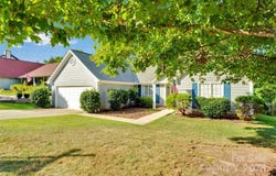 10009 Patrick Springs Court, Matthews, NC 28105