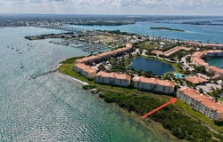 27 Harbour Isle Drive, Fort Pierce, FL 34949