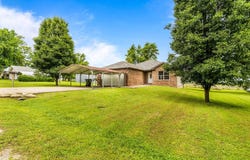 107 W Summit Street, Aurora, MO 65605