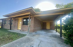 1717 W Juanita Circle, Cleveland, MS 38732