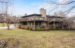 890 Windsor Dr, Fontana, WI 53125