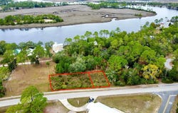 711 Ryan Dr, Carrabelle, FL 32322
