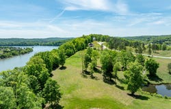 900 Eagle Nest Drive, Loudon, TN 37774