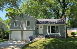 7636 Windsor Drive, Prairie Village, KS 66208