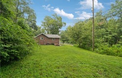 2040 Spooky Hollow Rd, Lower Burrell, PA 15068