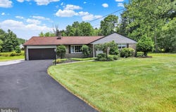 565 SHELBOURNE ROAD, READING, PA 19606