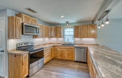 609 Dickson St, Lexington, TX 78947