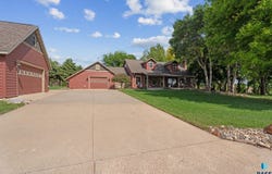 301 Lee Dr, Alcester, SD 57001