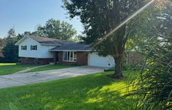 205 Counts Hill, Spencer, WV 25276
