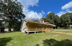 1685 Hodges St, Jena, LA 71342