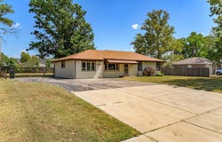 3004 N Waldron St, Hutchinson, KS 67502